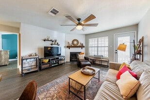 324 E 35th St in New York, NY - Building Photo