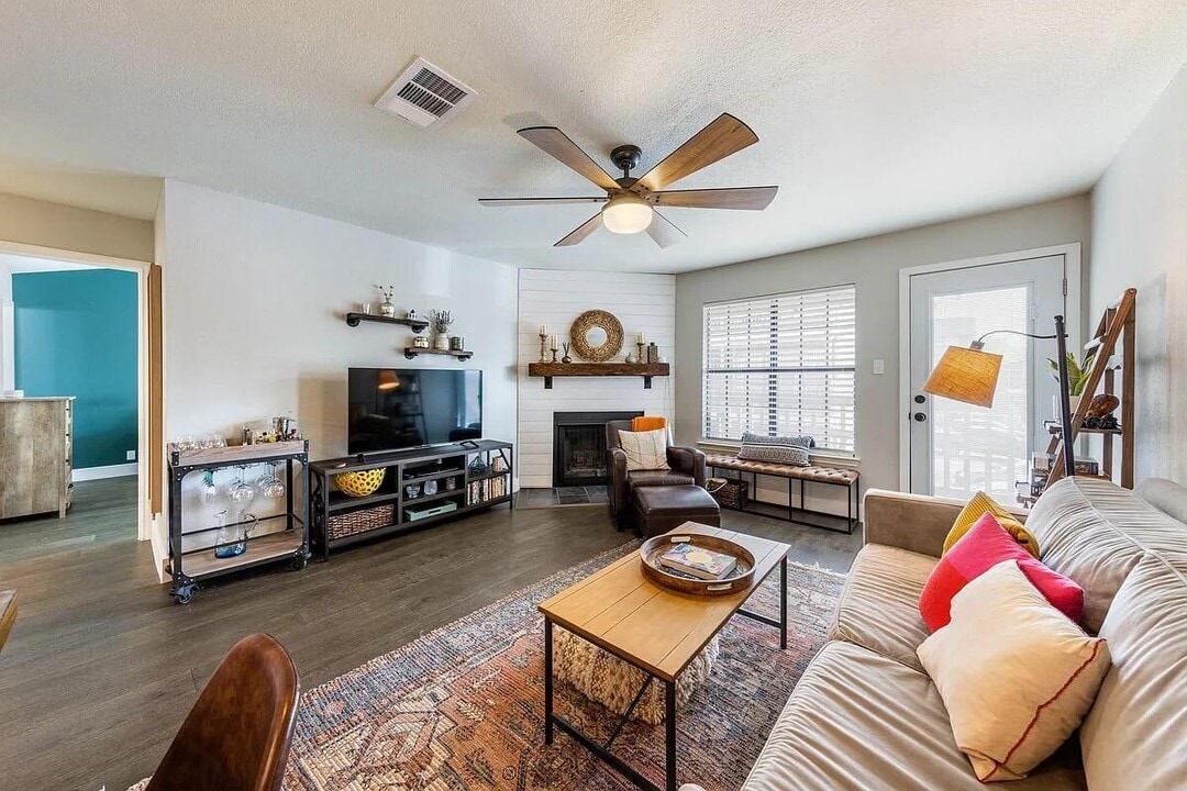 324 E 35th St in New York, NY - Building Photo