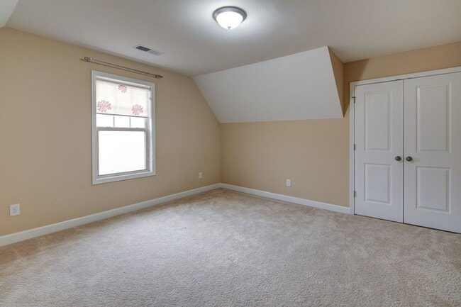 325 Cranbrooke Cir in Suwanee, GA - Building Photo - Building Photo