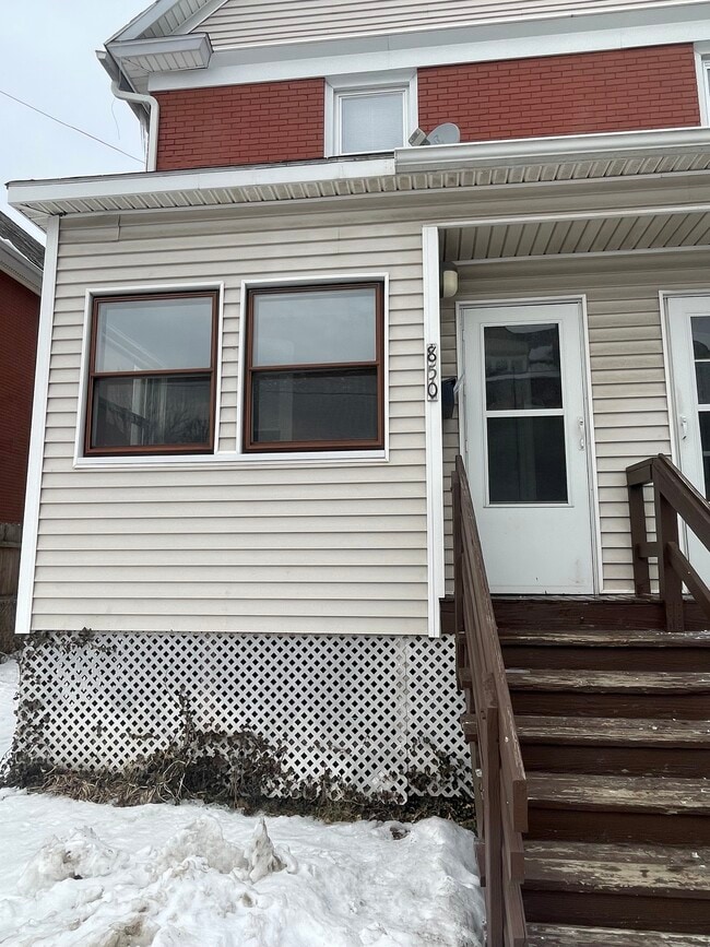 property at 850 Park Ave