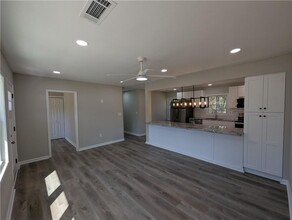 2956 Laguna Dr in Decatur, GA - Building Photo - Building Photo