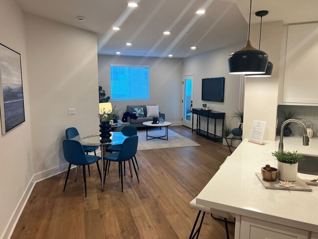 927 Deep Valley Dr in Rolling Hills Estates, CA - Building Photo - Building Photo