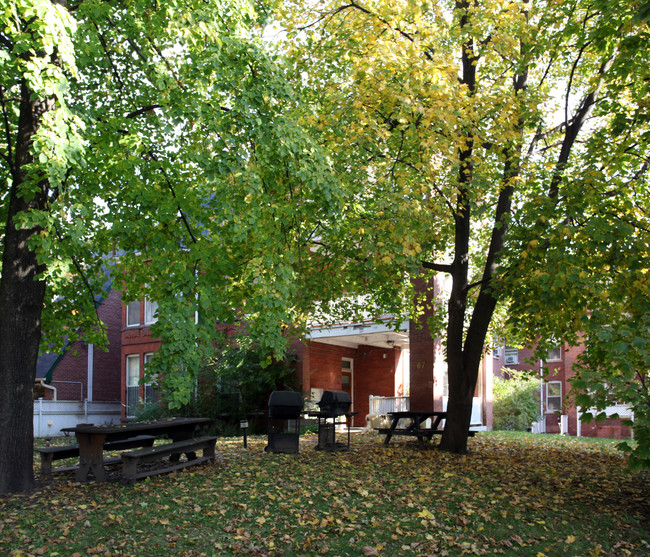 Bellevue Apartments in Toronto, ON - Building Photo - Building Photo