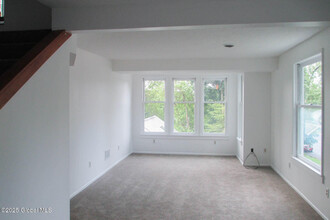 588 N Broadway in Saratoga Springs, NY - Building Photo - Building Photo
