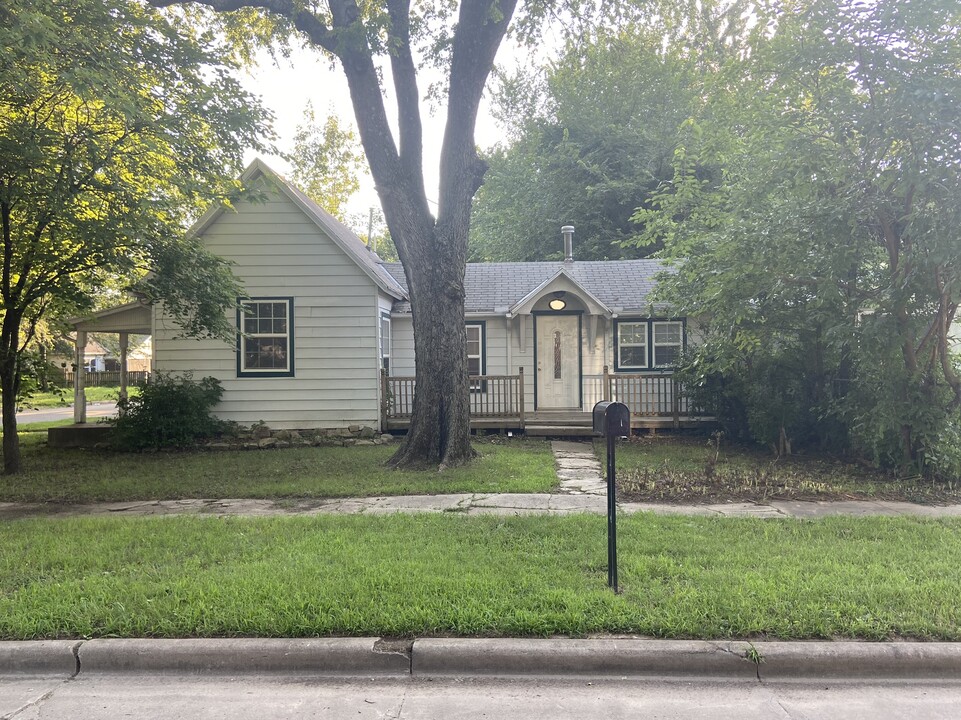 121 Michigan St in Winfield, KS - Foto de edificio