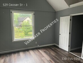529 Crosby St in Akron, OH - Foto de edificio - Building Photo