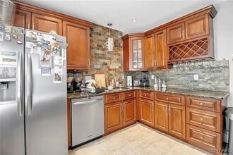 961 Amherst St, Unit Upper in Buffalo, NY - Building Photo - Building Photo