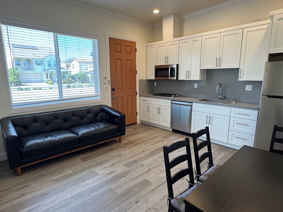 1725 Heirloom St in Davis, CA - Building Photo