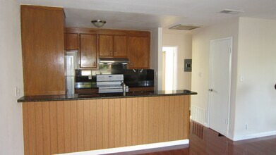 43126 Mayfair Park Ave, Unit 43126 Mayfair Park Avenue in Fremont, CA - Foto de edificio - Building Photo