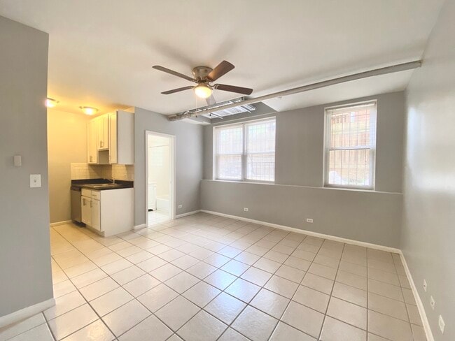 4241 N Kenmore Ave, Unit G6 in Chicago, IL - Building Photo - Building Photo