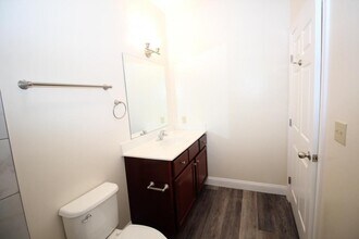 1665 Kenton Rd in Dover, DE - Foto de edificio - Building Photo