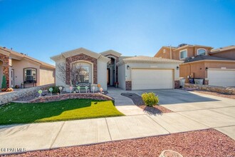 13102 Cozy Cove Ave in El Paso, TX - Foto de edificio - Building Photo