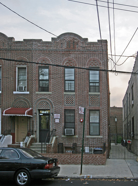 441 Herzl St in Brooklyn, NY - Building Photo