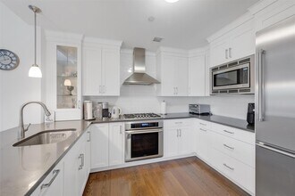 10 Byron Pl in Larchmont, NY - Building Photo - Building Photo