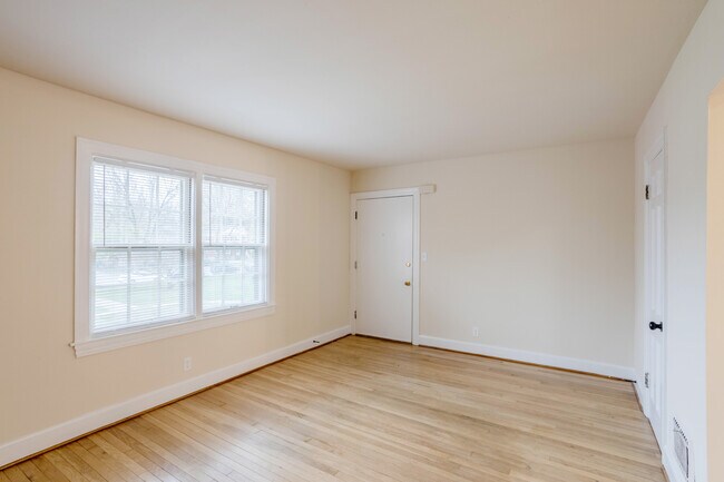 Berkshire Apartments in Louisville, KY - Building Photo - Interior Photo
