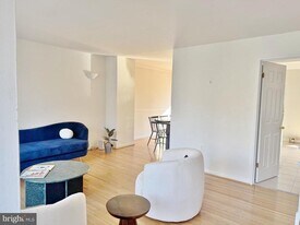 10753 Deborah Dr in Potomac, MD - Building Photo