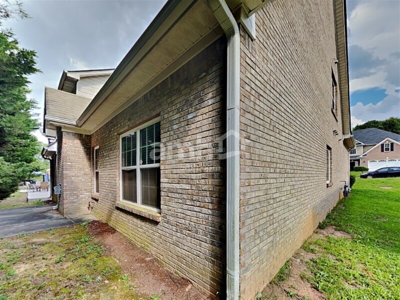 907 Yancey Ct in Loganville, GA - Foto de edificio