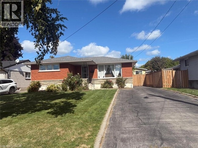 property at 4 Hart Pl