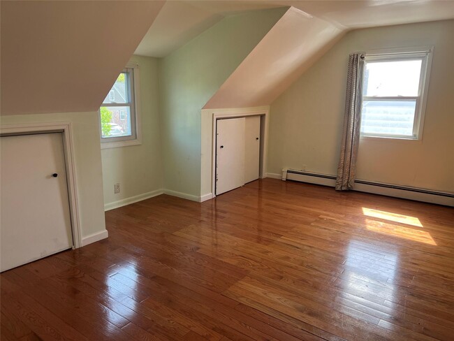 29 Molyneaux Rd in Valley Stream, NY - Building Photo - Building Photo