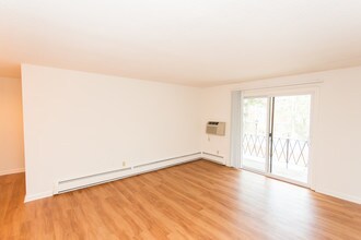 Royal Crest Nashua in Nashua, NH - Building Photo - Interior Photo