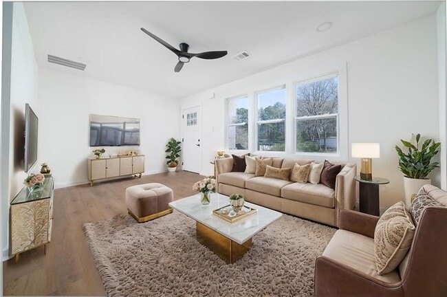 2215 Gordon Cir in Smyrna, GA - Foto de edificio - Building Photo