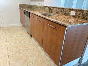 9055 SW 73rd Ct, Unit 1709 in Miami, FL - Foto de edificio - Building Photo
