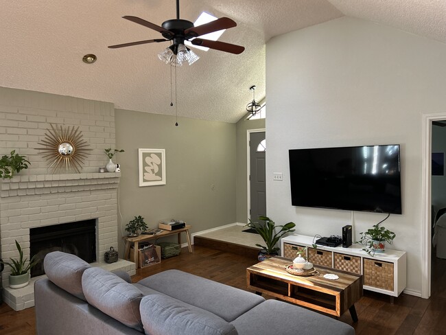 1800 Maplewood Trail