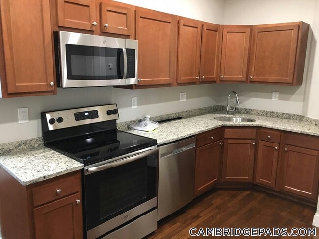 26 John F. Kennedy St in Cambridge, MA - Building Photo - Building Photo