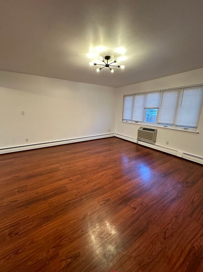 6744 75th St in Middle Village, NY - Building Photo - Building Photo