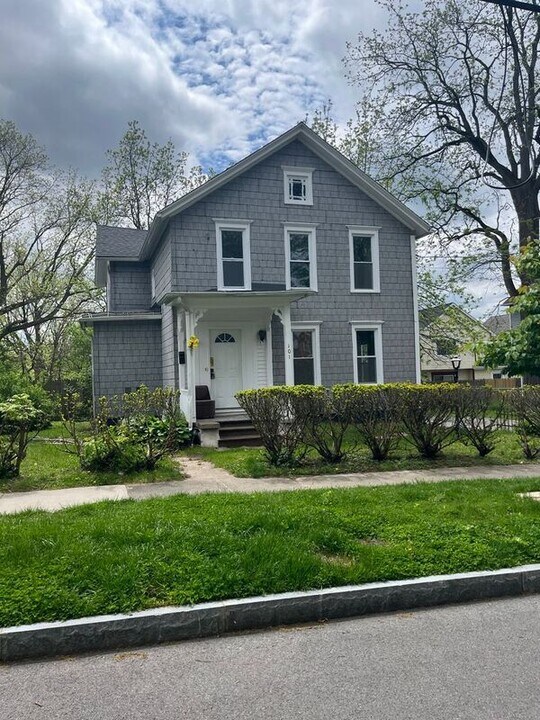 101 Cottage St in Rochester, NY - Building Photo