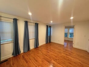 50 Spring St, Unit 1 in Cambridge, MA - Foto de edificio - Building Photo