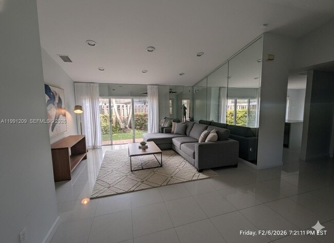 5753 NW 98th Ave in Doral, FL - Building Photo - Building Photo