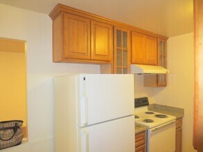 670 Azara Pl in Sunnyvale, CA - Building Photo - Building Photo