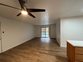 17260 SW Heritage Ct in Beaverton, OR - Building Photo - Building Photo