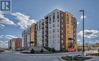 8 Culinary Ln in Barrie, ON - Building Photo