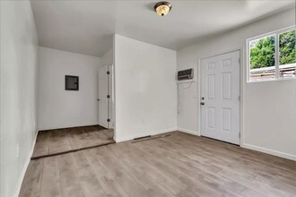 665 Market in Earlimart, CA - Building Photo - Building Photo