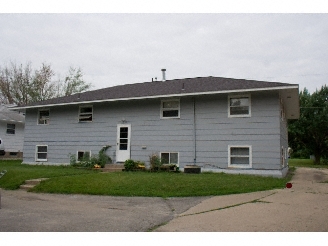 305 C Ave in Hiawatha, IA - Foto de edificio - Building Photo