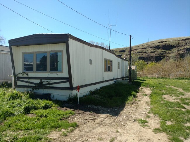 595 SW Birch Pl-Unit -C in Pilot Rock, OR - Building Photo - Building Photo