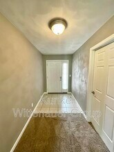 48 Oak Pointe Cir in Belleville, IL - Building Photo - Building Photo