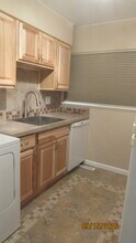 8055 Wolff St in Westminster, CO - Foto de edificio - Building Photo