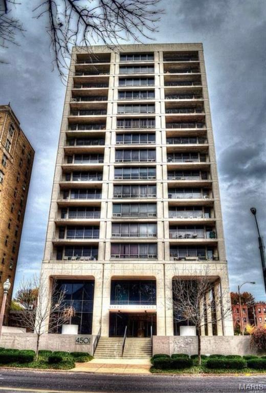 4501 Lindell Blvd, Unit 12E in St. Louis, MO - Building Photo - Building Photo