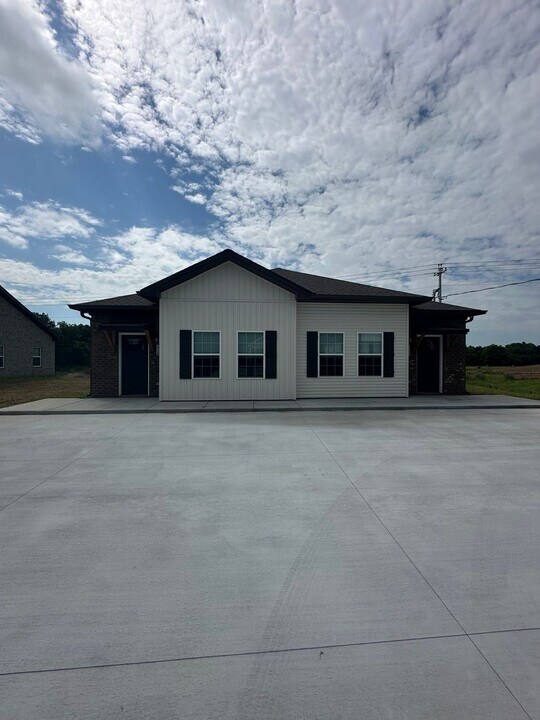 226 Coney Island Rd in Shelbyville, TN - Building Photo