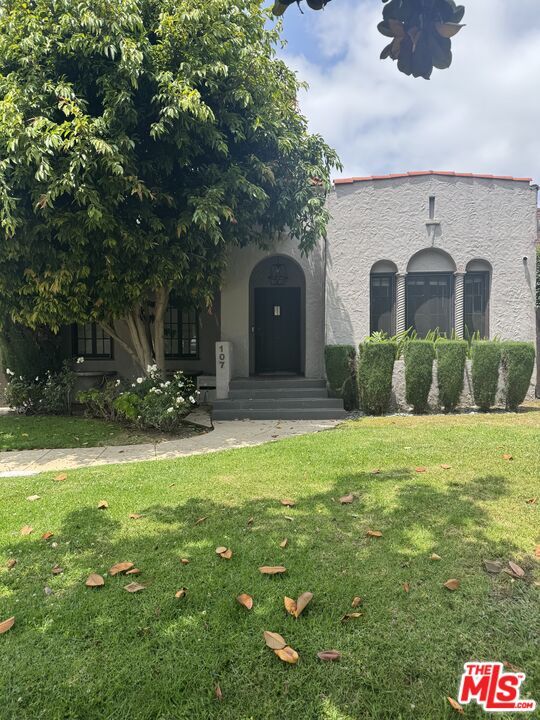 107 S Lucerne Blvd in Los Angeles, CA - Building Photo - Building Photo