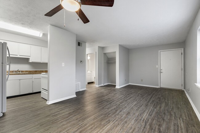 Riverview Apartments in Frankfort, KY - Building Photo - Building Photo