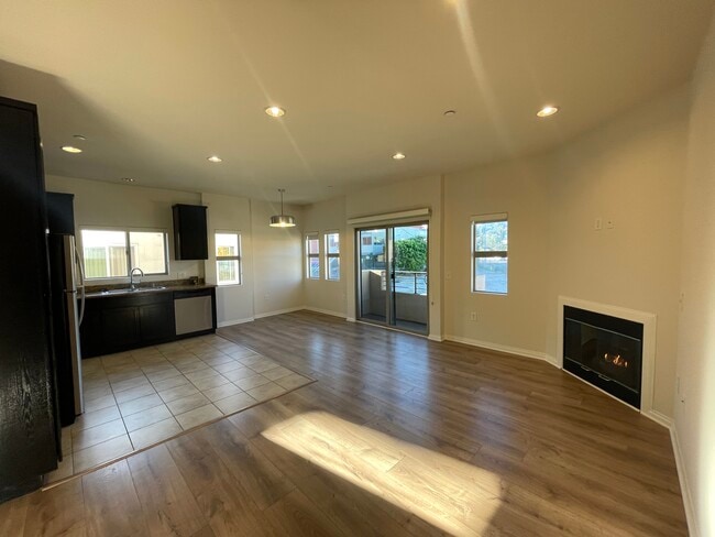 5827 Carlton Way, Unit 201 in Los Angeles, CA - Foto de edificio - Building Photo