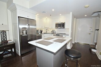 111 Cherry Valley Ave in Garden City, NY - Building Photo - Building Photo
