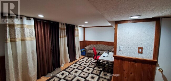 371 Orton Park Rd in Toronto, ON - Building Photo - Building Photo