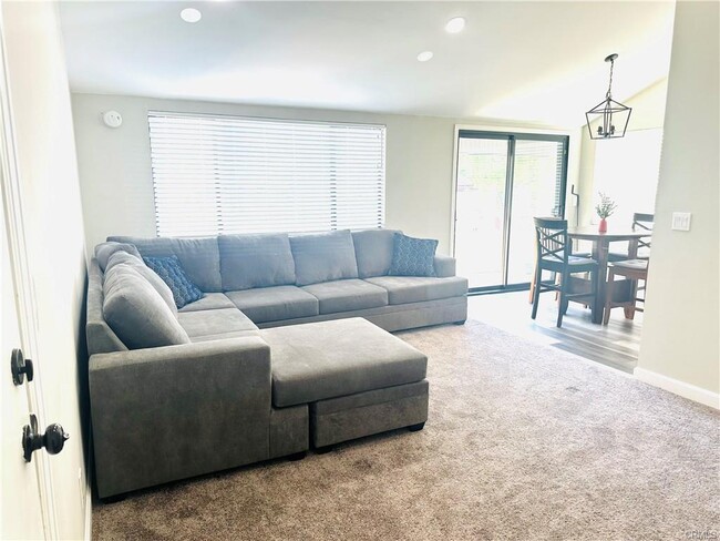 18197 Sundowner Way in Santa Clarita, CA - Foto de edificio - Building Photo