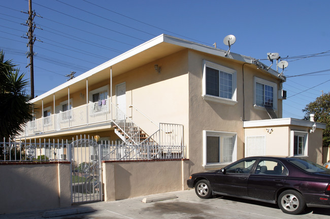 1102 Loma Ave in Long Beach, CA - Building Photo - Building Photo