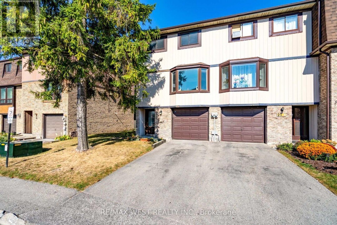 220 Ormond Dr in Oshawa, ON - Building Photo